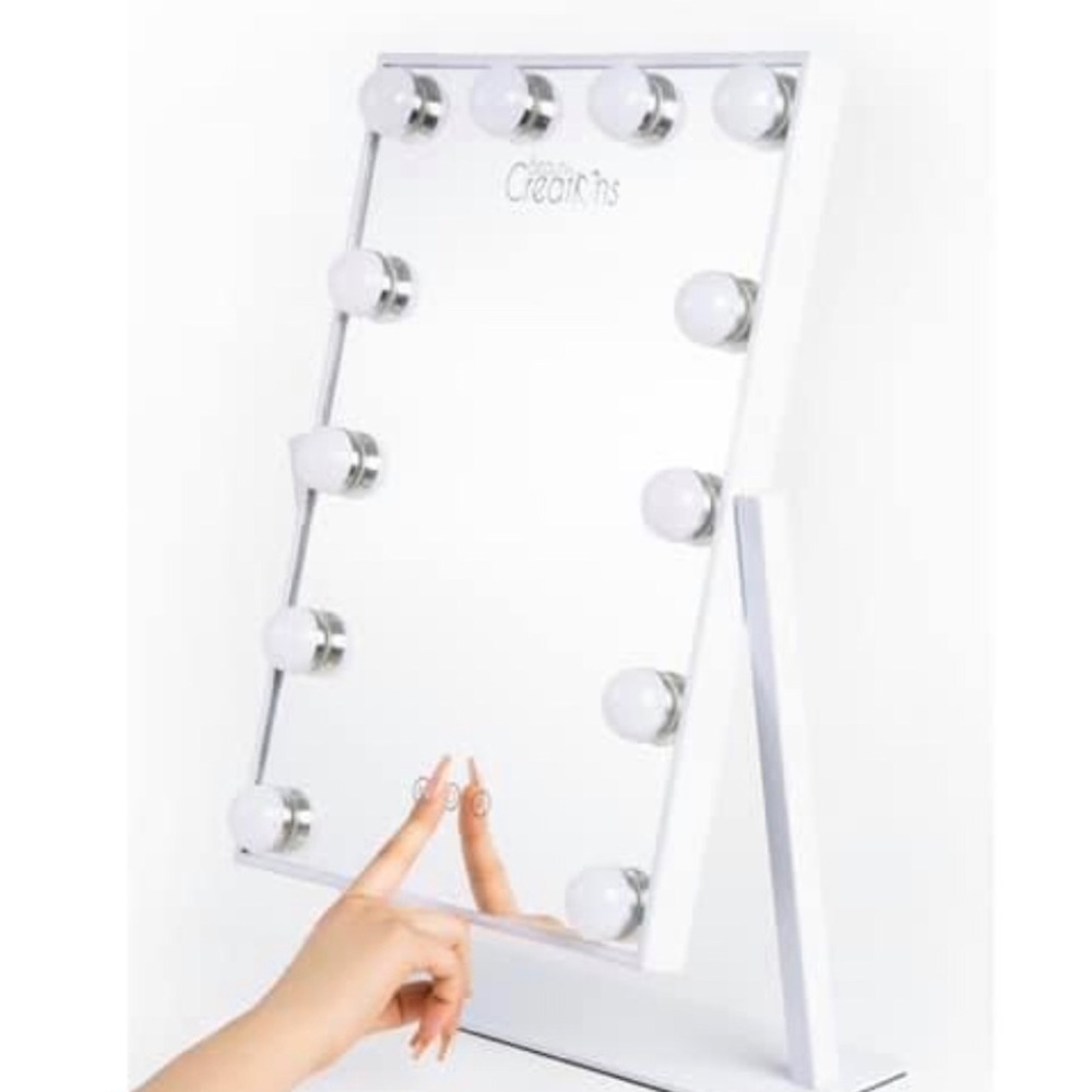 White vanity mirror 12 lightbulbs